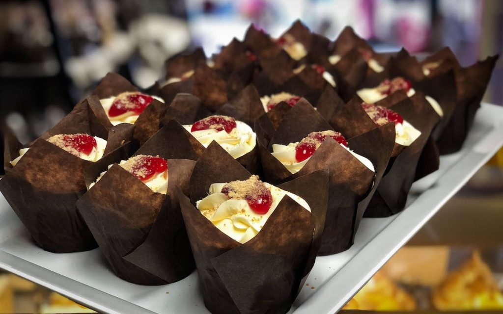 image of cherry cheesecake cupcakes